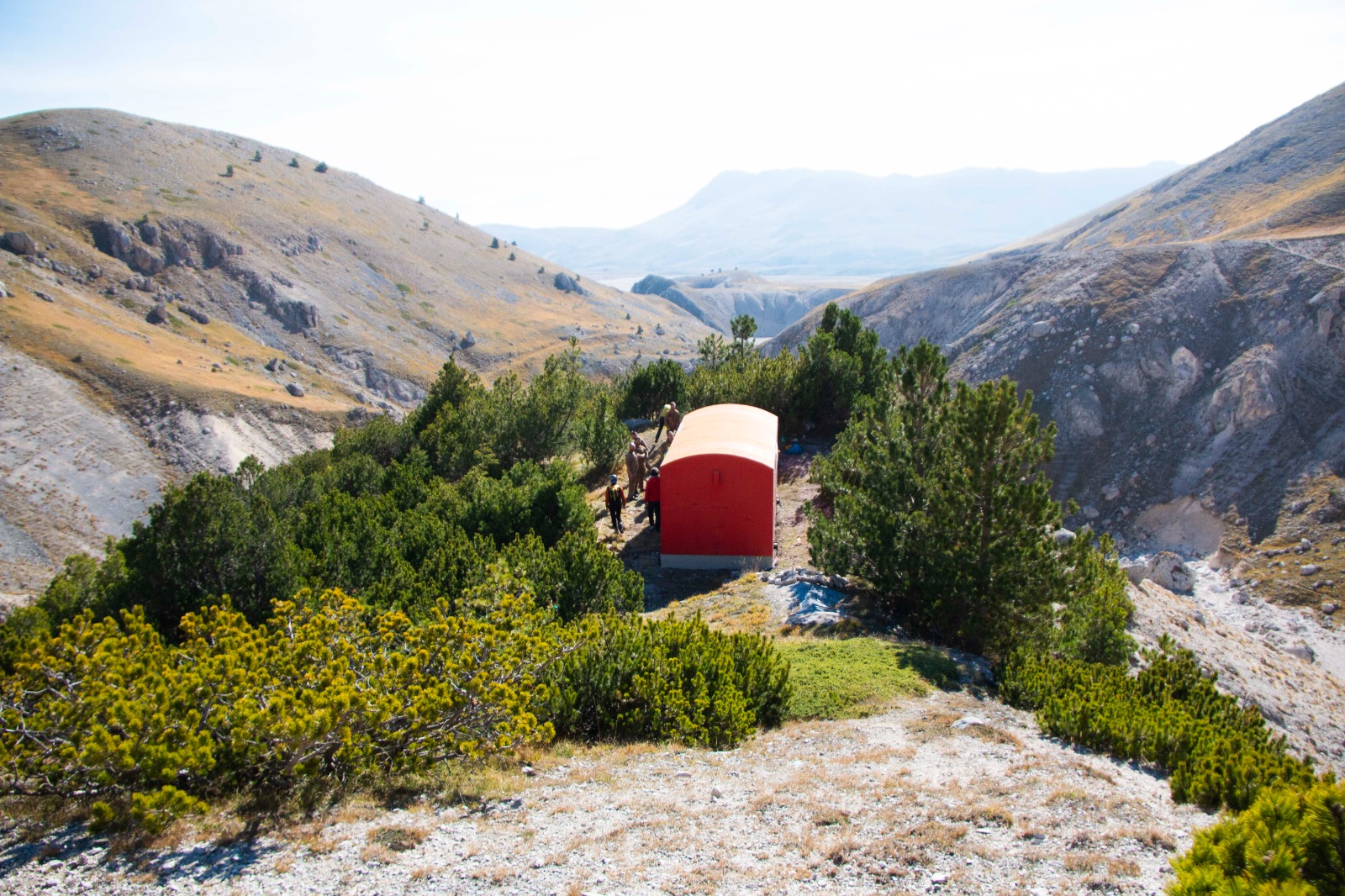 Riposizionato il nuovo Bivacco Desiati (ex Lubrano) sul Gran Sasso d’Italia