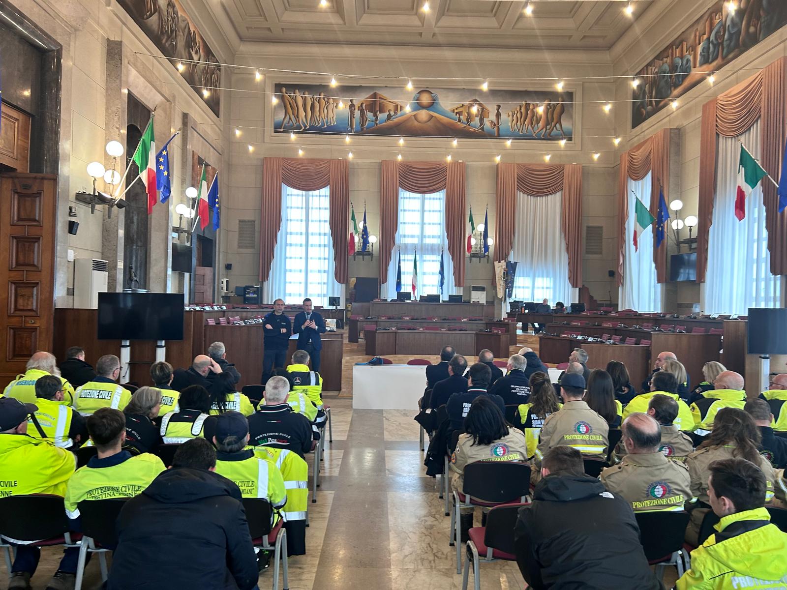 Mauro Casinghini saluta i volontari di PC della provincia di Pescara