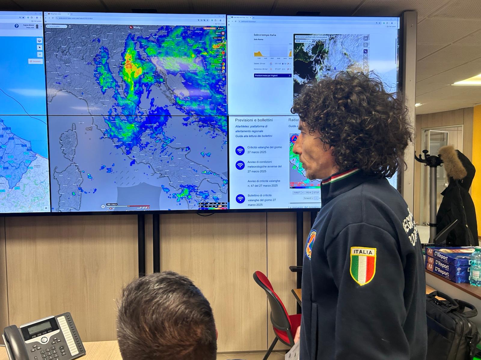 Meteo: briefing di Marsilio con il responsabile e i tecnici dell’Agenzia di Protezione Civile. Allagamenti nelle aree costiere.