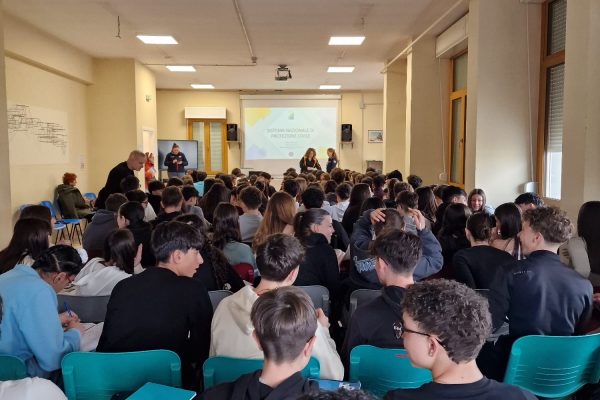 L’Agenzia di Protezione Civile della Regione Abruzzo incontra gli studenti del primo anno del Liceo Scientifico “Andrea Bafile” – L’Aquila
